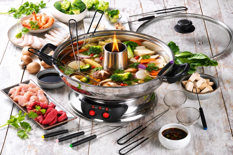 Fondue asiatique avec cheminée centrale et petite flamme